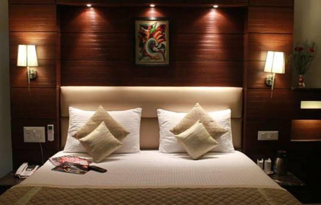 Fabhotel Admire Suites Nueva Delhi Exterior foto